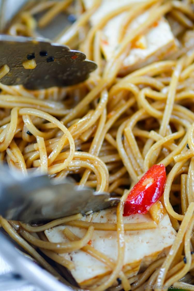 Buckwheat Noodles Slathered in Garlicky Chili Garlic Sauce | chefdehome.com