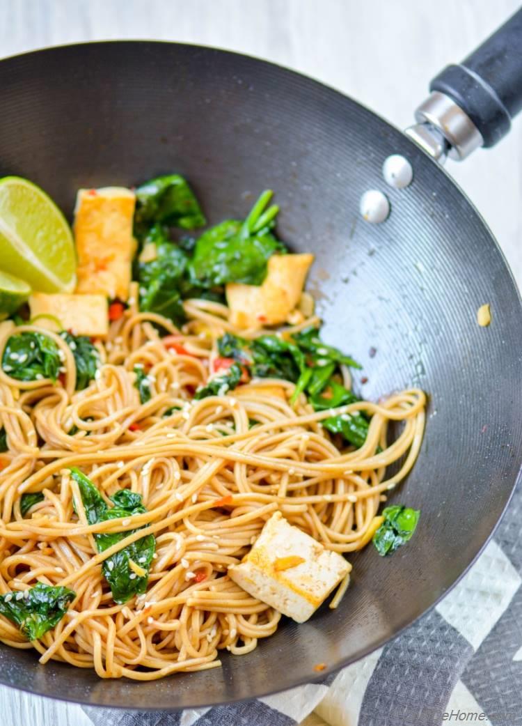 Buckwheat Soba Noodles with garlicky spinach and coconut lime tofu | chefdehome.com 
