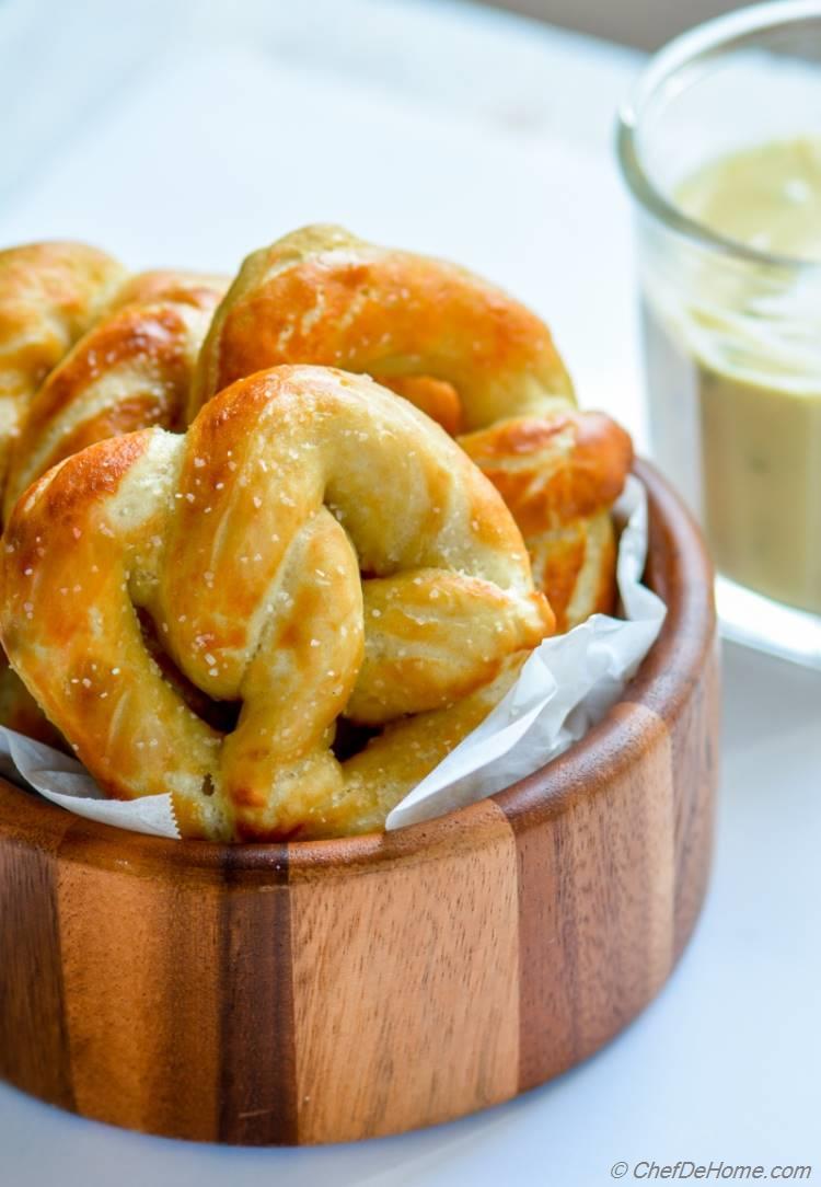 Soft Homemade German Pretzels for Game Day Party | chefdehome.com