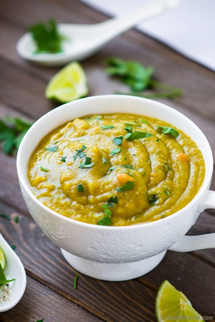 Split pea soup cooked in slow cooker | chefdehome.com