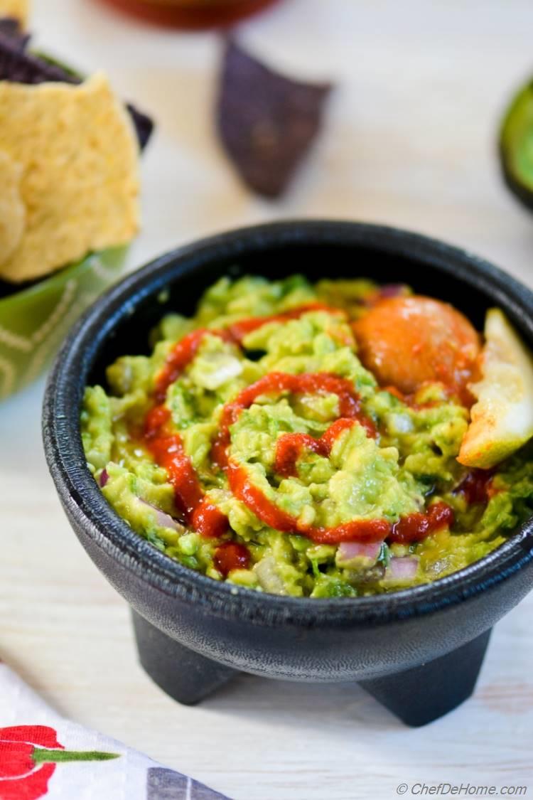 Sriracha Guacamole for Cinco De Mayo Party | chefdehome.com