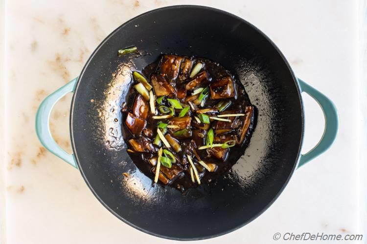 Making Garlic Sauce for Stir Fried Eggplant