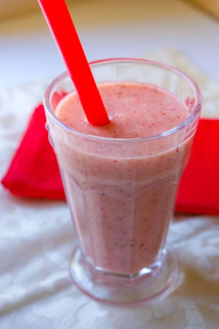 Skinny Strawberry-Banana Breakfast Smoothie