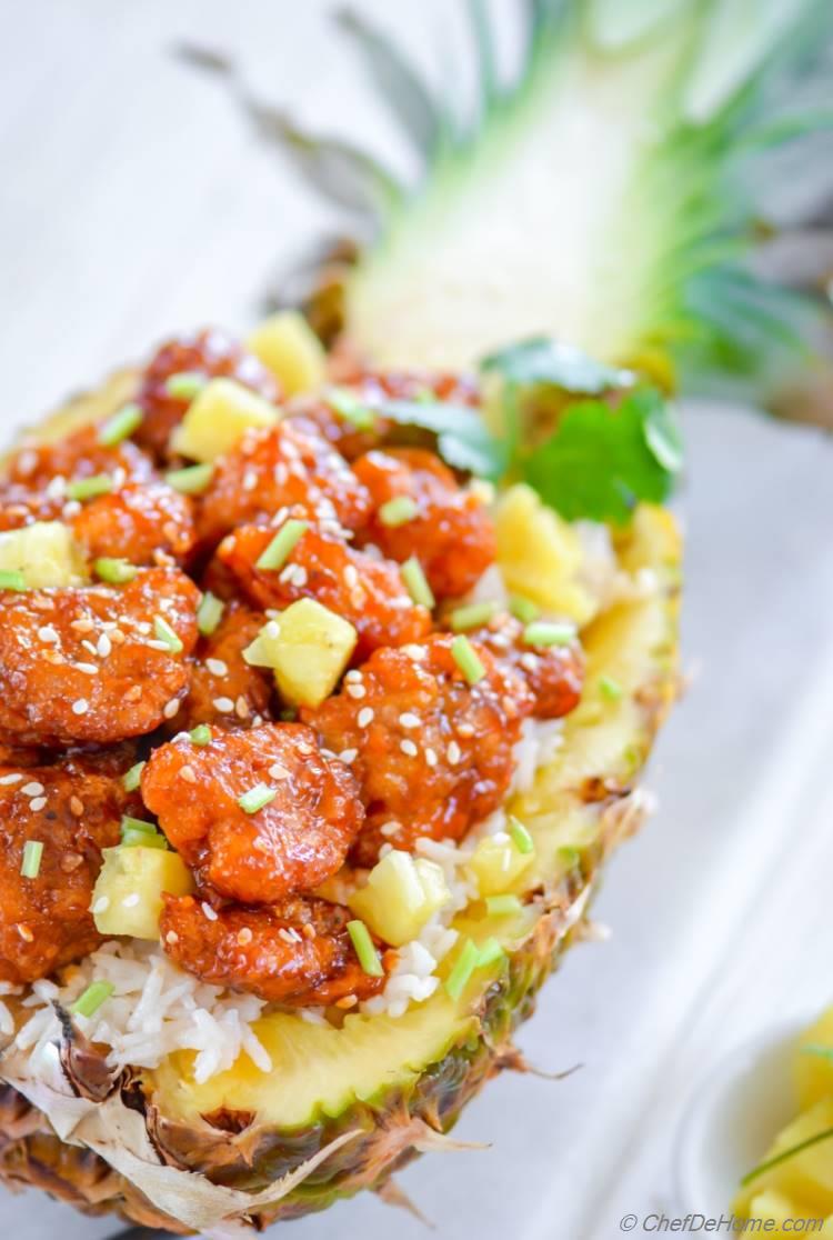 Crispy Sweet and Sour Chicken served in pineapple bowl via @chefdehome | chefdehome.com