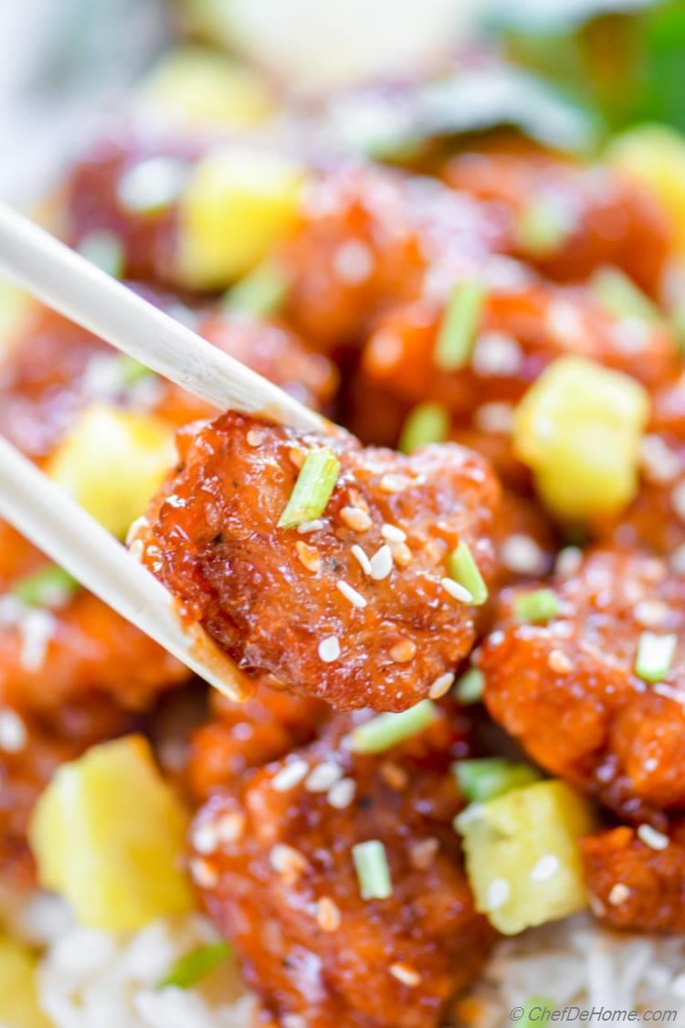 Crispy fingerlicking good Sweet and Sour Chicken pineapple rice via @chefdehome | chefdehome.com