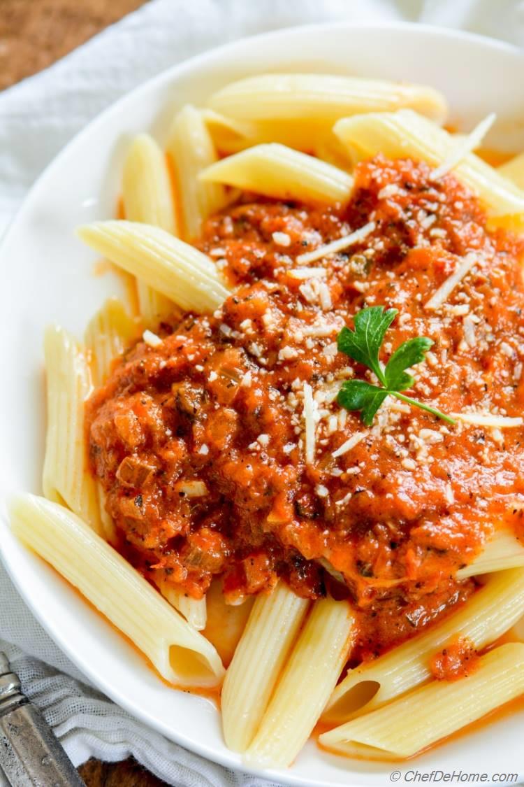 Best Italian Homemade Tomato Pasta Sauce with Fresh Tomatoes | chefdehome.com 