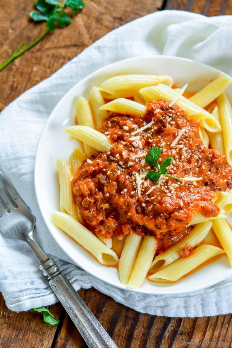 Easy Preservative Free Italian Homemade Tomato Pasta Sauce only using Fresh Tomatoes | chefdehome.com 