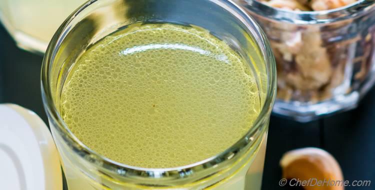 Chicken Bone Broth in Instant Pot