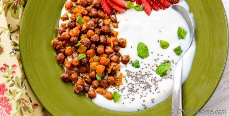 Masala Chickpeas and Yogurt Breakfast Bowl