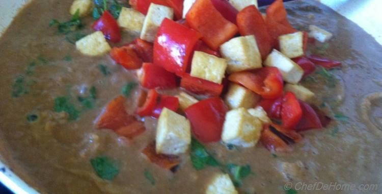 Thai Peanuts Saute Curry