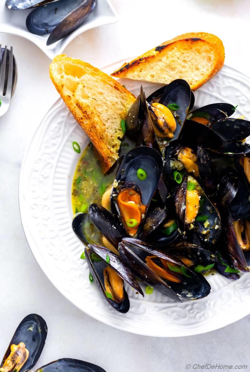 How To Cook Mussels Mussels In White Wine Sauce Recipe